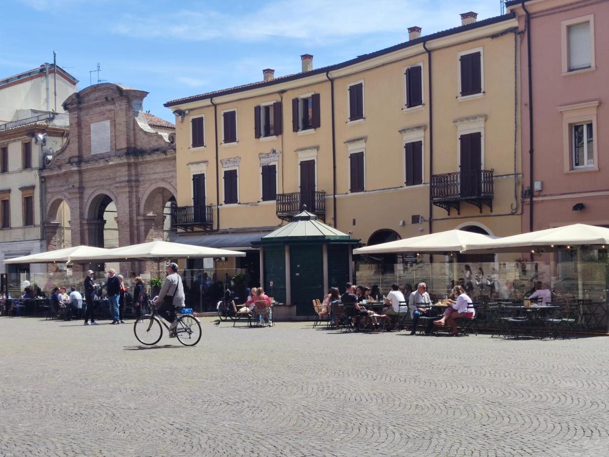 Appartamento In Piazza Cavour Centro Storico Rimini Exterior photo