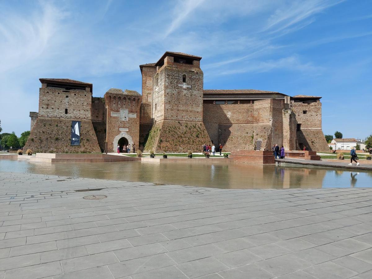 Appartamento In Piazza Cavour Centro Storico Rimini Exterior photo