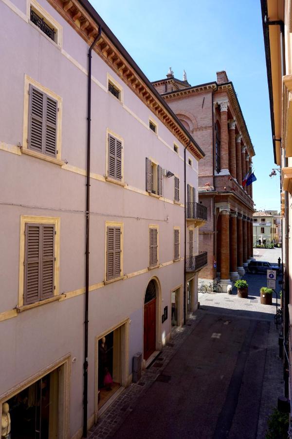 Appartamento In Piazza Cavour Centro Storico Rimini Exterior photo
